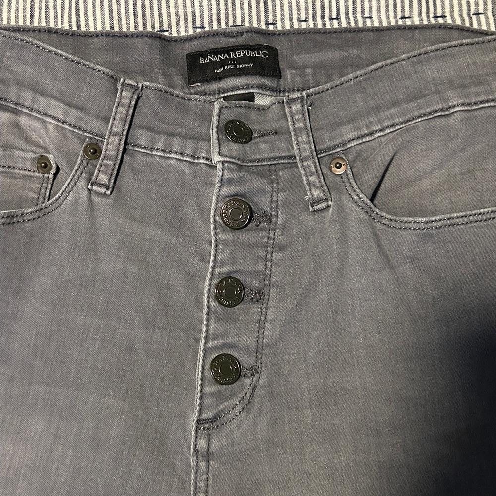 Banana Republic Women's Skinny Jeans in Black